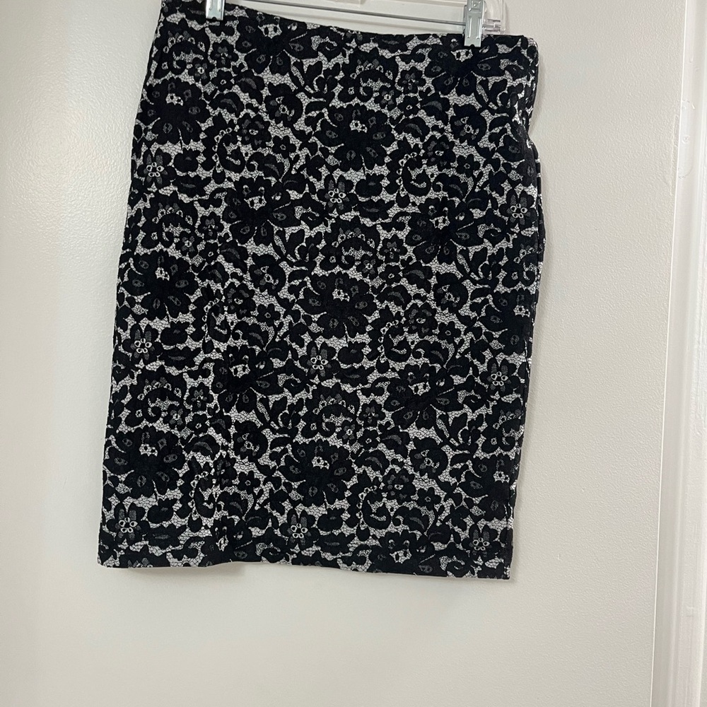 Karen Kane Black and White Lace Pencil Skirt